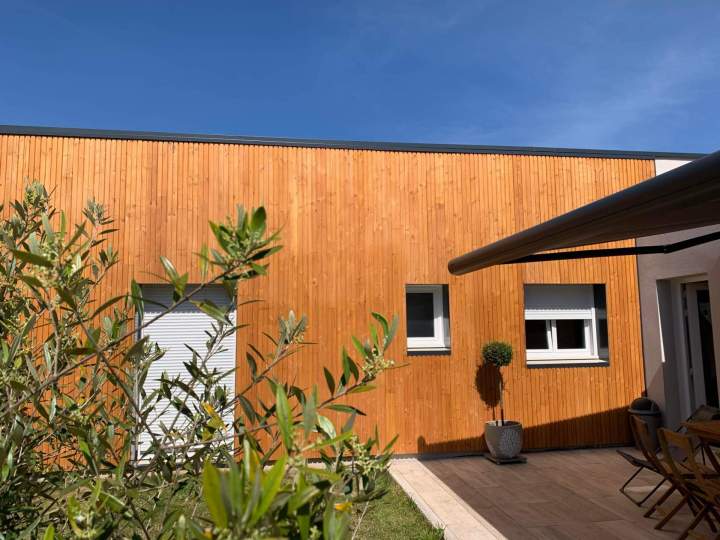 Bardage bois avec menuiseries en alu Ouistreham